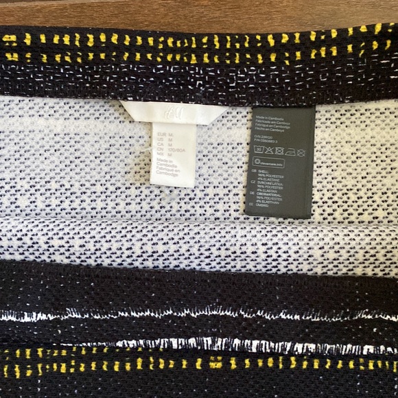 H&M - Tulip Hem Mini Skirt - Knit - Medium - Like New - Picture 4 of 4
